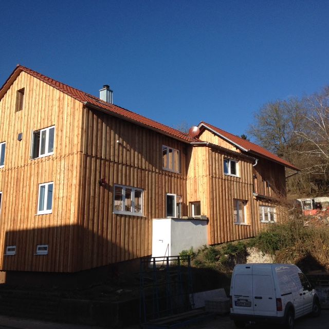 Ostansicht internationales Gaestehaus dahinter die ehemalige Tabakscheuer